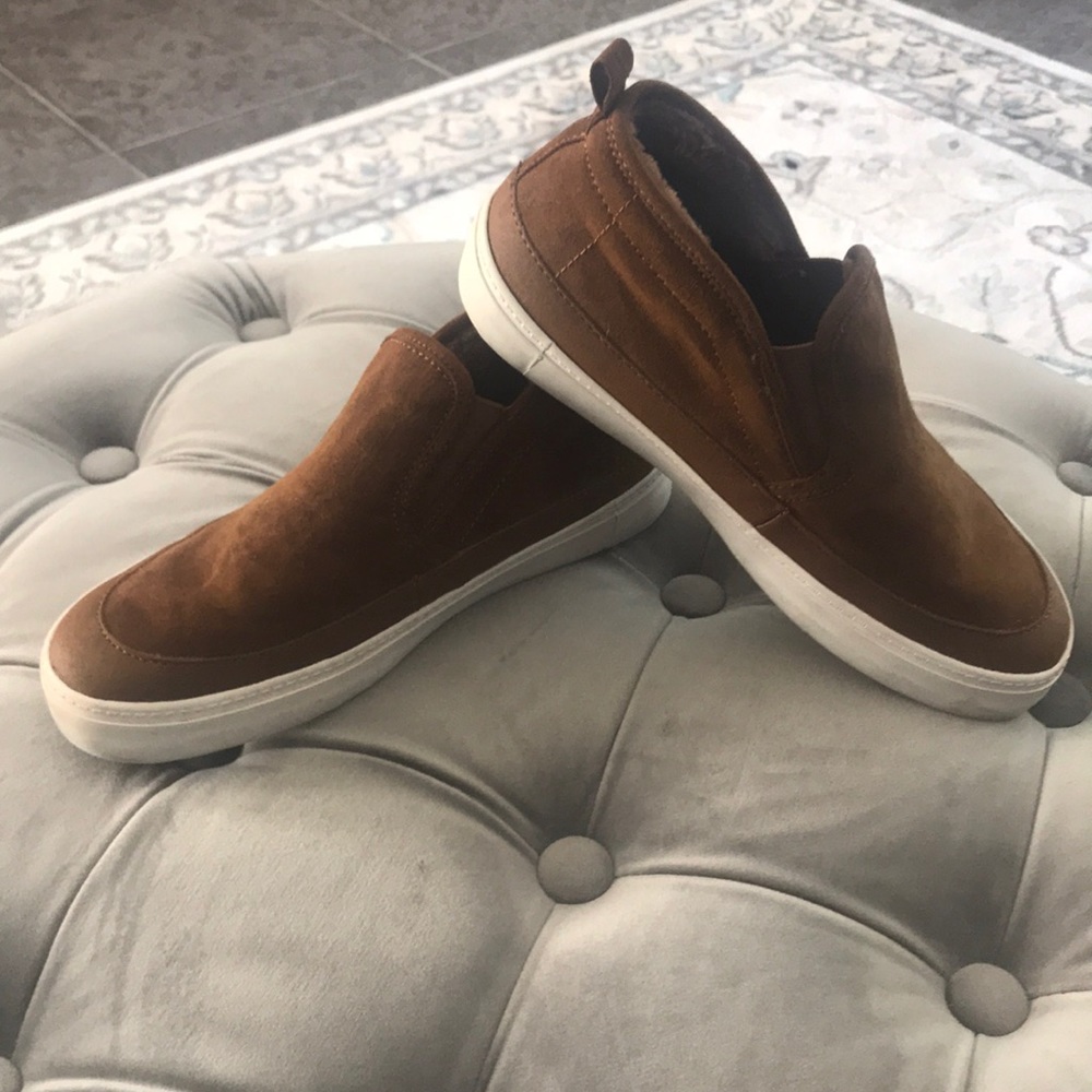 Boys brown hi top suede shoes sz 4